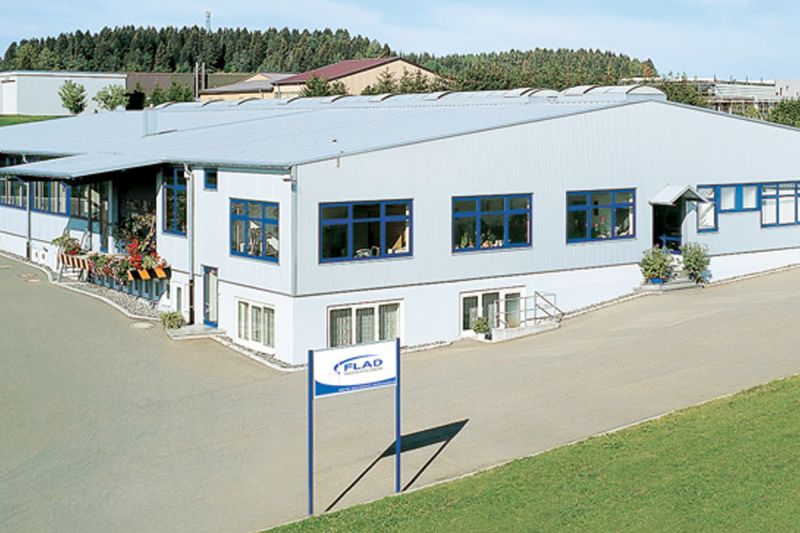 Außenaufnahme der Firma Flad Präzision in Bubsheim