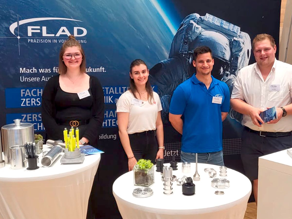MitarbeiterInnen der Firma Flad bei der Präsentation der Ausbildungsberufe auf der Messe FindNext